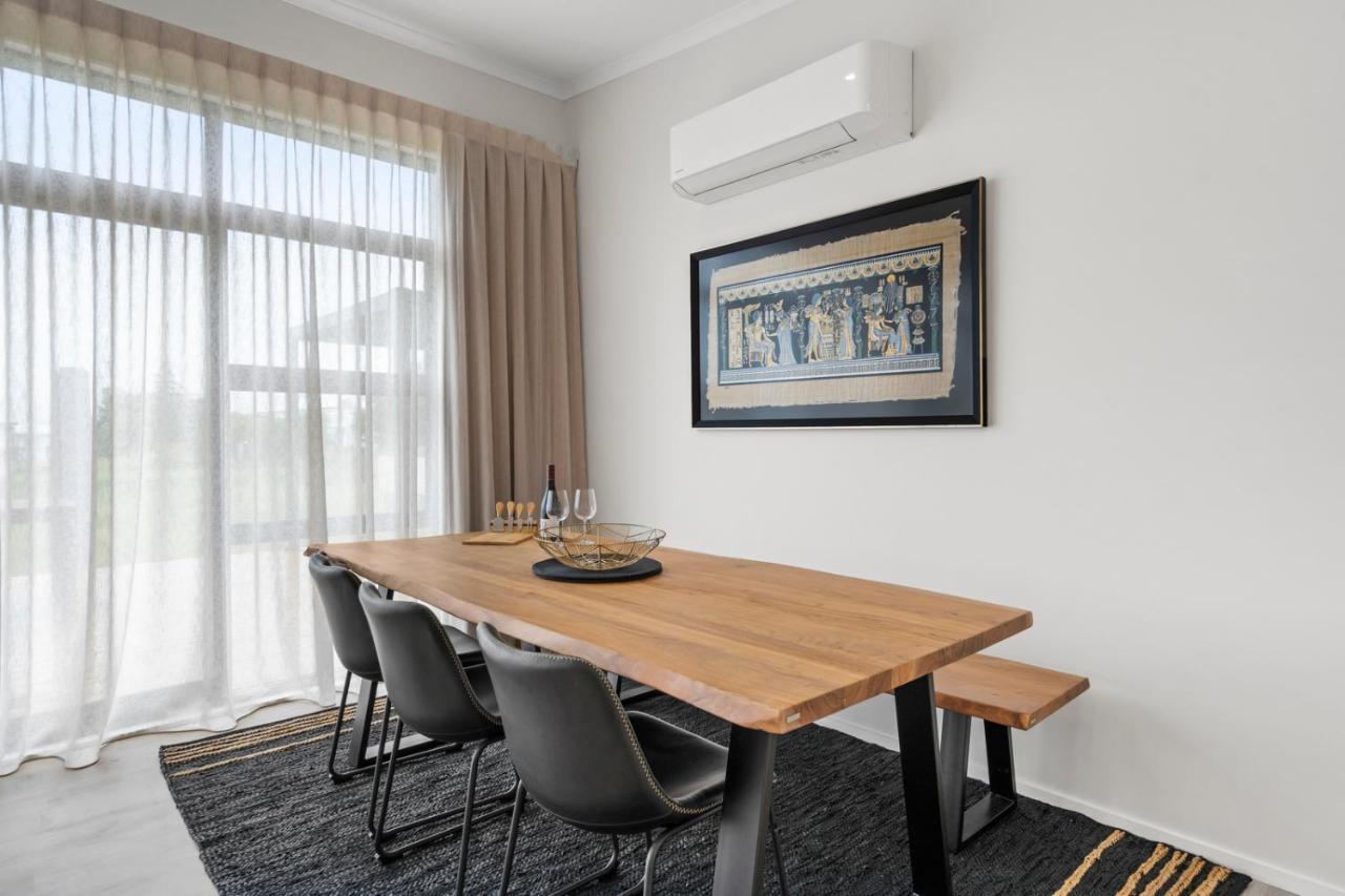 Pride Of Pinot - Martinborough Holiday Home 외부 사진