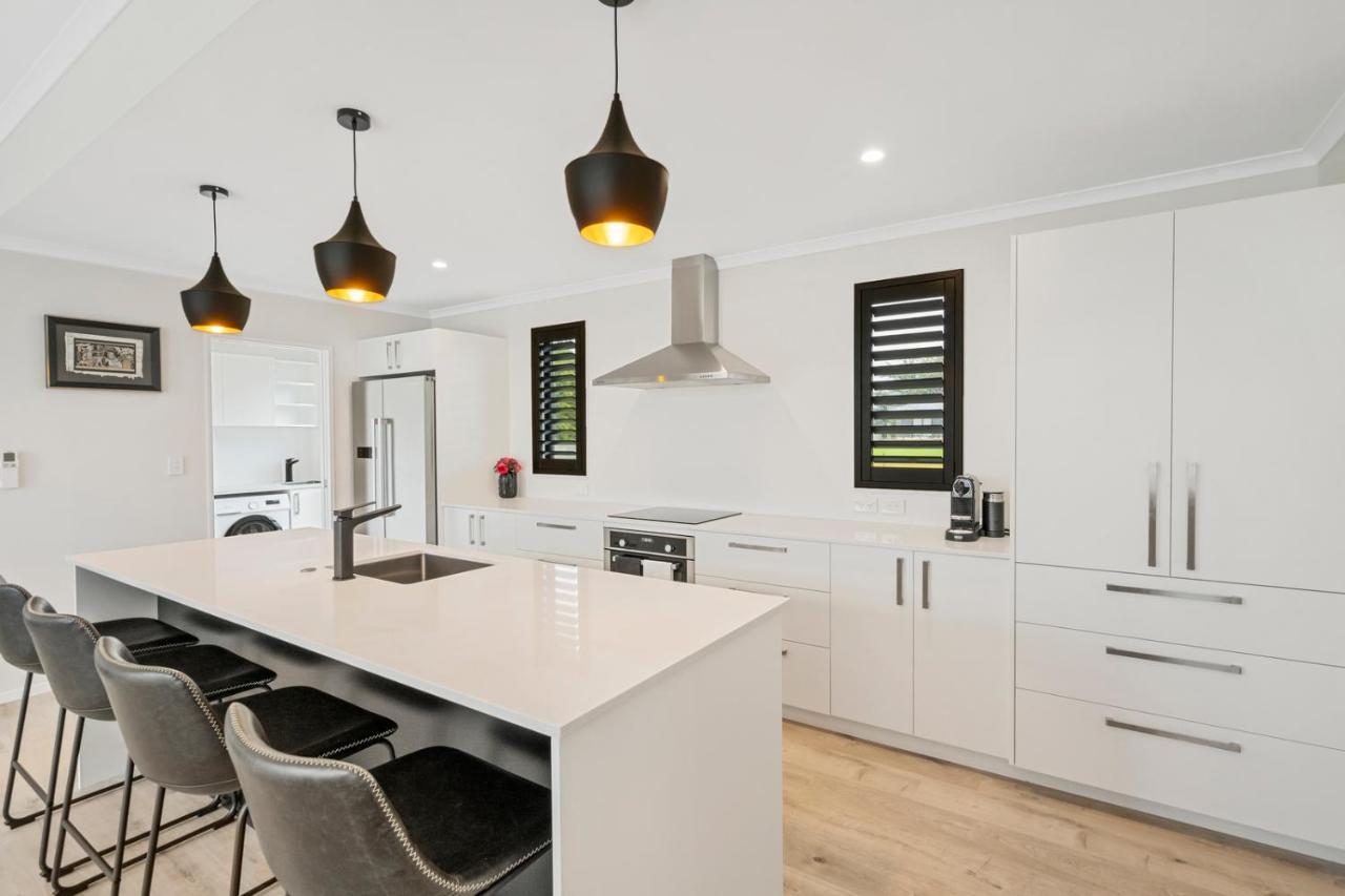 Pride Of Pinot - Martinborough Holiday Home 외부 사진