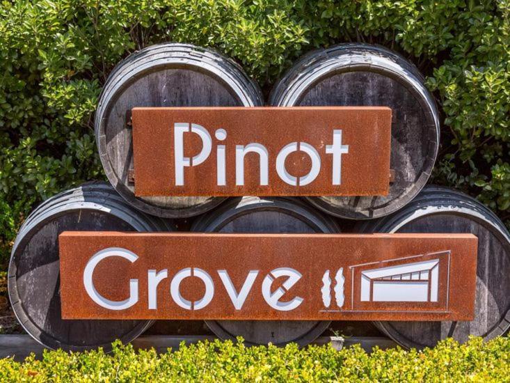 Pride Of Pinot - Martinborough Holiday Home 외부 사진